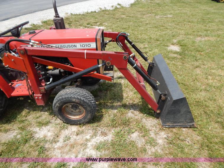 image for item F4023 1986 Massey-Ferguson 1010 tractor