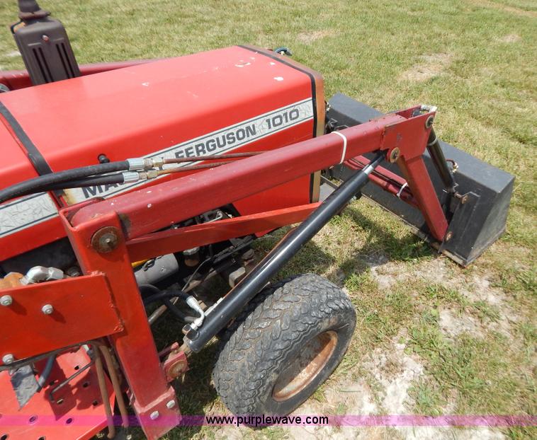 image for item F4023 1986 Massey-Ferguson 1010 tractor