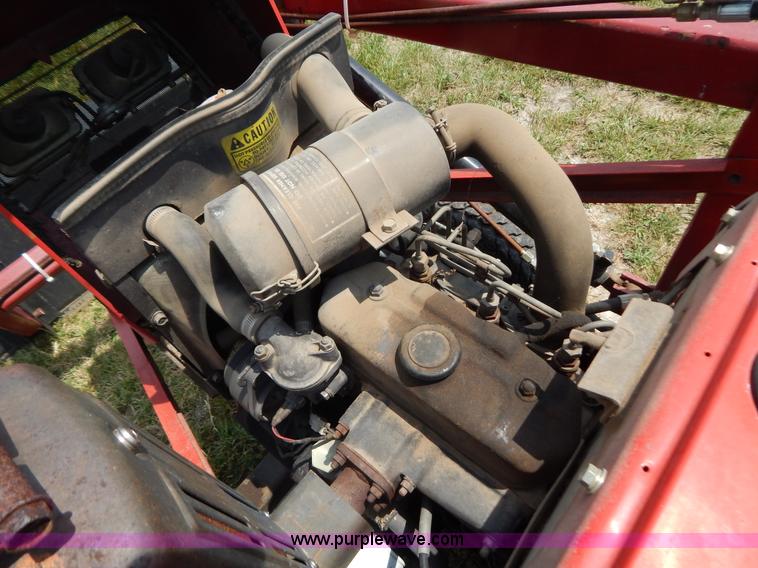 image for item F4023 1986 Massey-Ferguson 1010 tractor