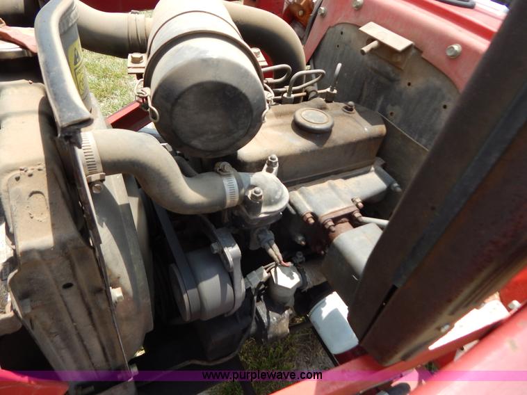 image for item F4023 1986 Massey-Ferguson 1010 tractor