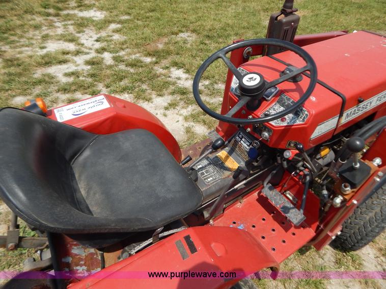 image for item F4023 1986 Massey-Ferguson 1010 tractor