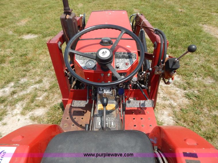 image for item F4023 1986 Massey-Ferguson 1010 tractor