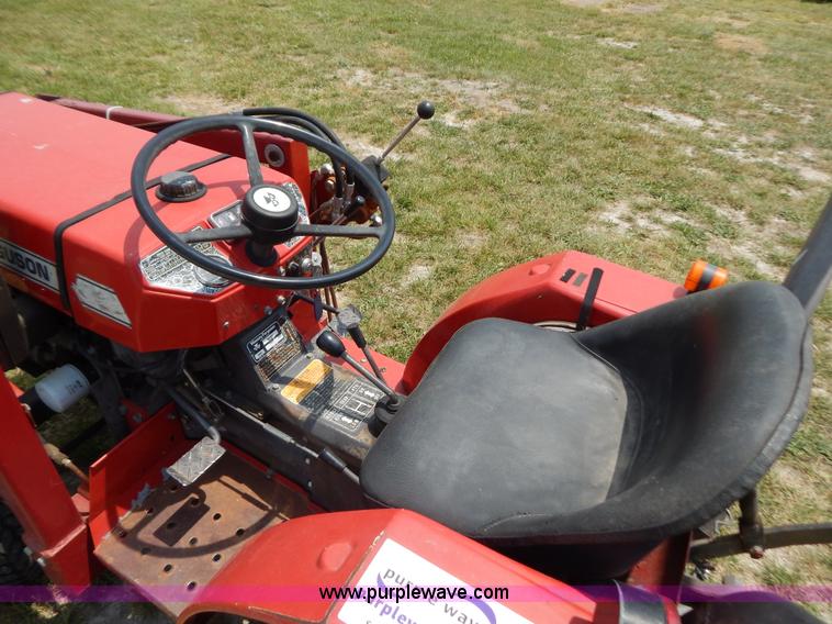 image for item F4023 1986 Massey-Ferguson 1010 tractor