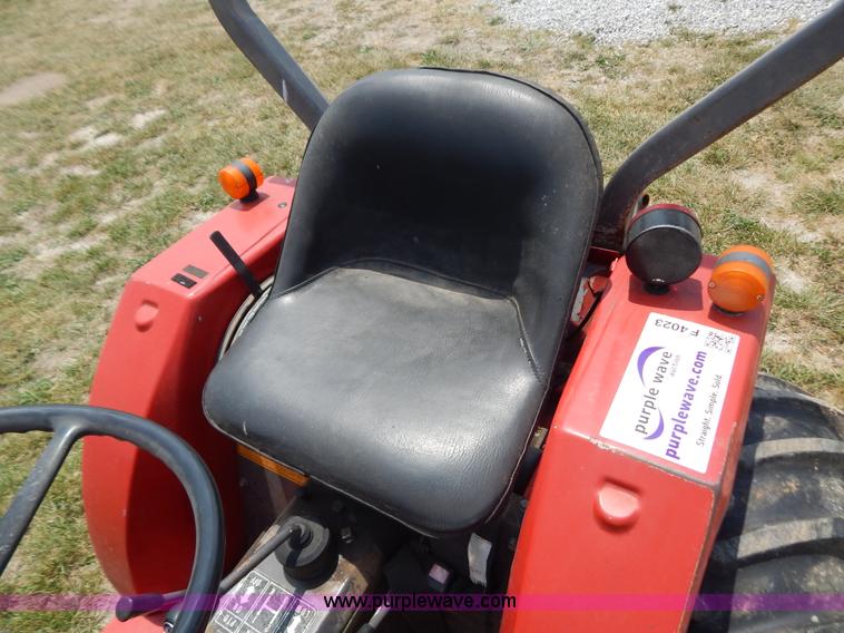 image for item F4023 1986 Massey-Ferguson 1010 tractor