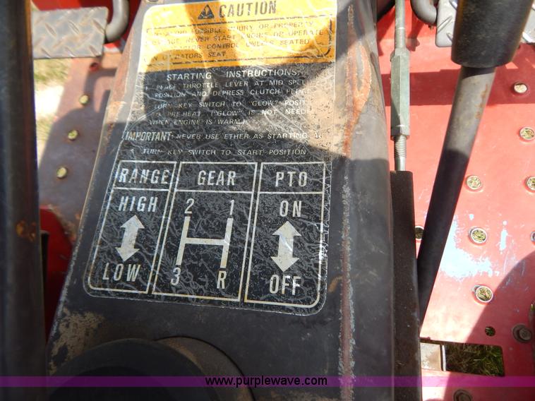 image for item F4023 1986 Massey-Ferguson 1010 tractor