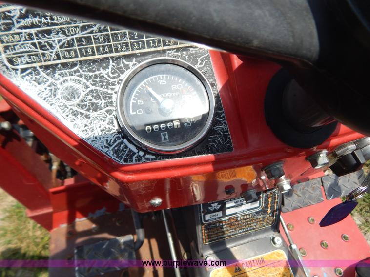 image for item F4023 1986 Massey-Ferguson 1010 tractor