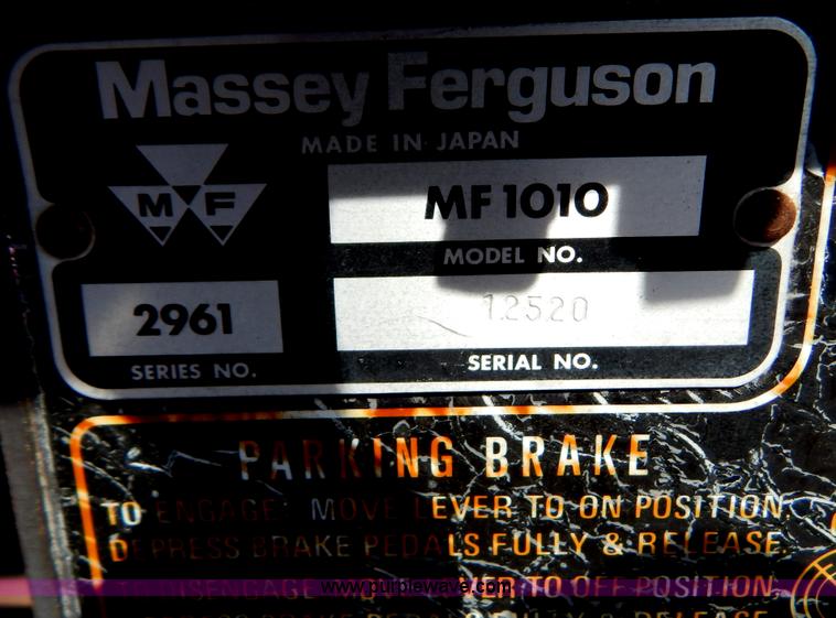 image for item F4023 1986 Massey-Ferguson 1010 tractor