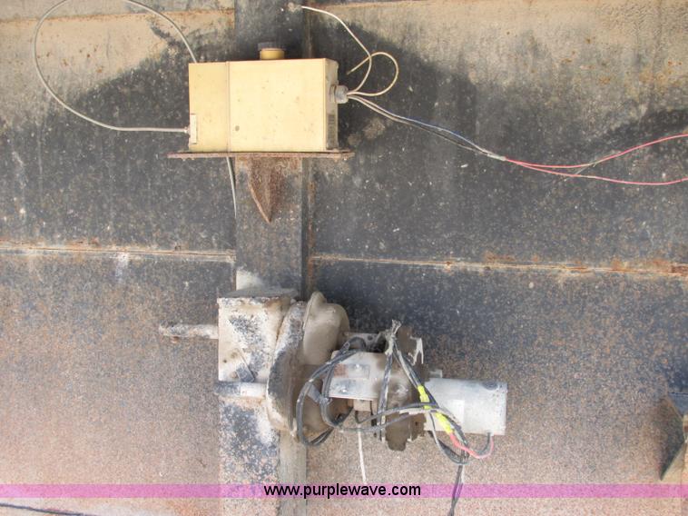 image for item F5156 2001 Coose 32' gooseneck livestock trailer