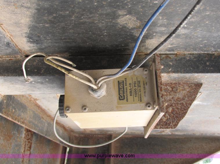 image for item F5156 2001 Coose 32' gooseneck livestock trailer