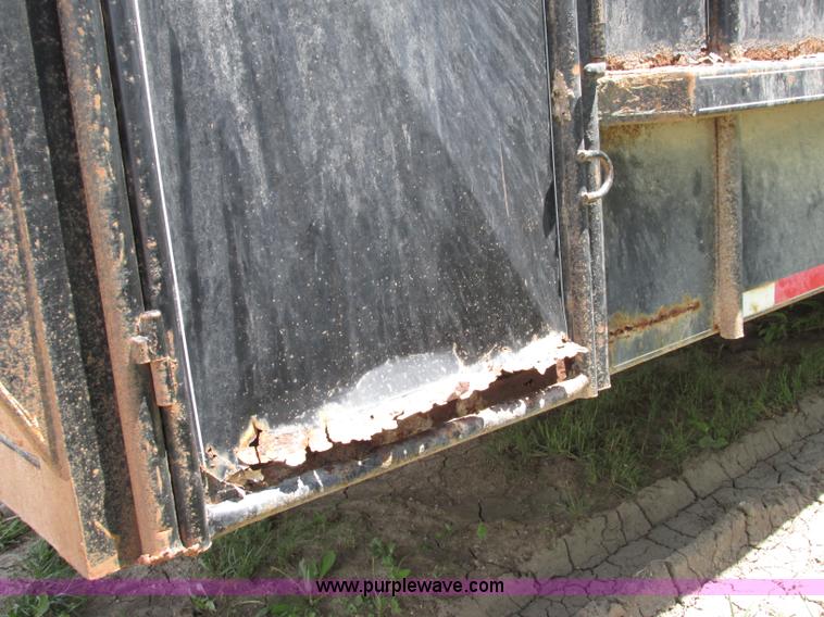 image for item F5156 2001 Coose 32' gooseneck livestock trailer