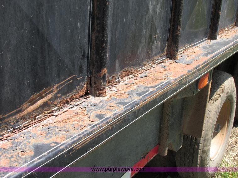 image for item F5156 2001 Coose 32' gooseneck livestock trailer