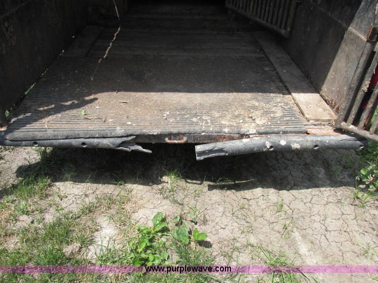 image for item F5156 2001 Coose 32' gooseneck livestock trailer