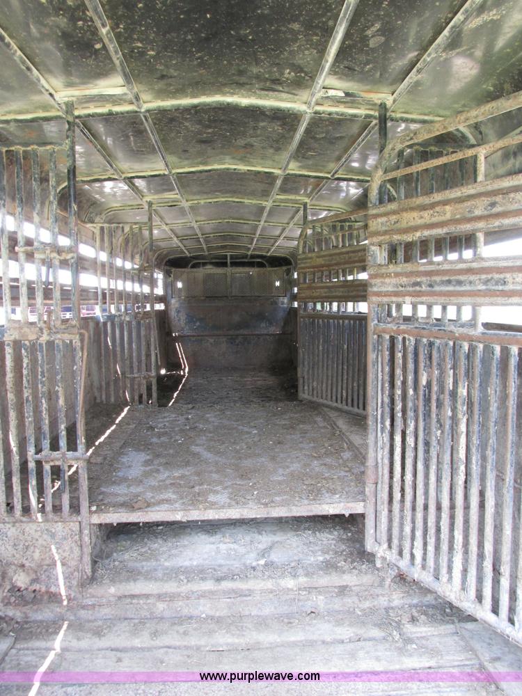 image for item F5156 2001 Coose 32' gooseneck livestock trailer