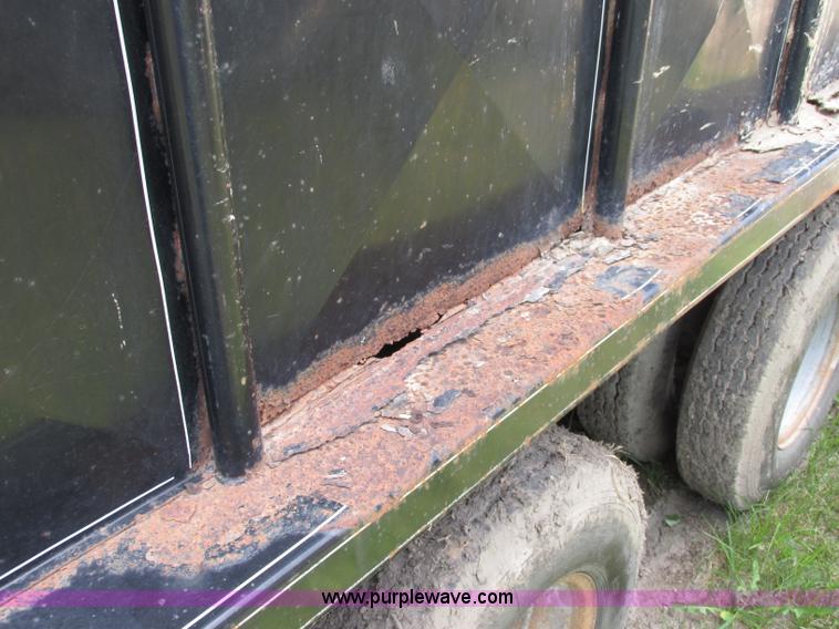 image for item F5156 2001 Coose 32' gooseneck livestock trailer