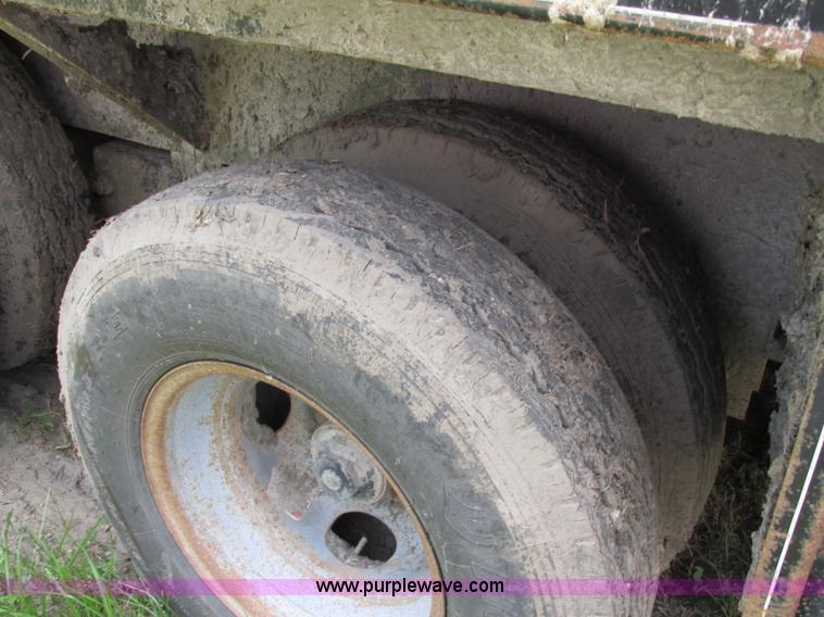 image for item F5156 2001 Coose 32' gooseneck livestock trailer