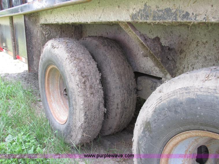 image for item F5156 2001 Coose 32' gooseneck livestock trailer