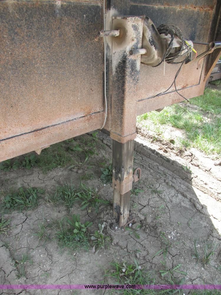 image for item F5156 2001 Coose 32' gooseneck livestock trailer