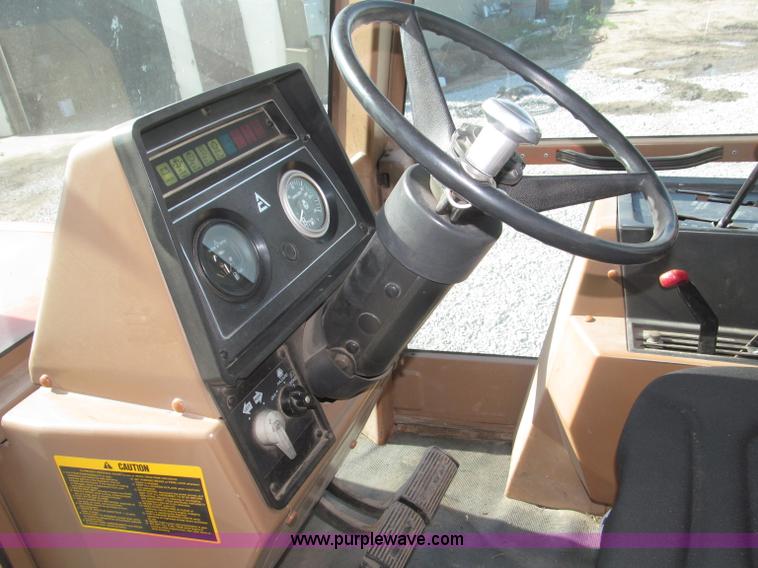 image for item F7001 1984 Allis Chalmers 8070 MFWD tractor