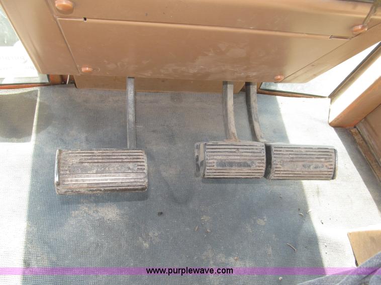 image for item F7001 1984 Allis Chalmers 8070 MFWD tractor