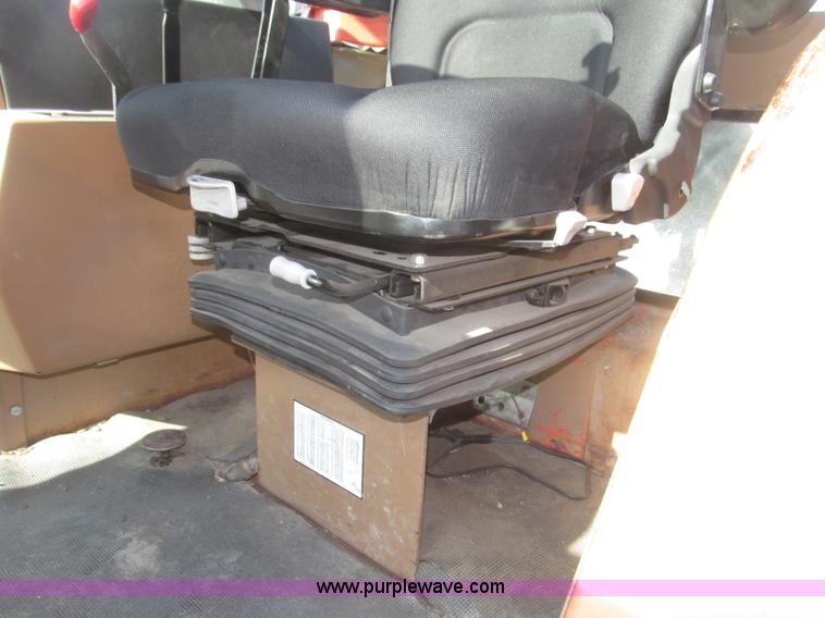 image for item F7001 1984 Allis Chalmers 8070 MFWD tractor