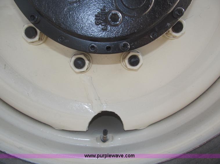 image for item F7001 1984 Allis Chalmers 8070 MFWD tractor