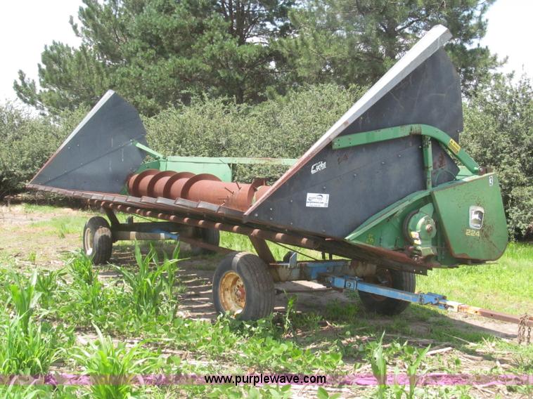 image for item F7005 John Deere 224 rigid platform header