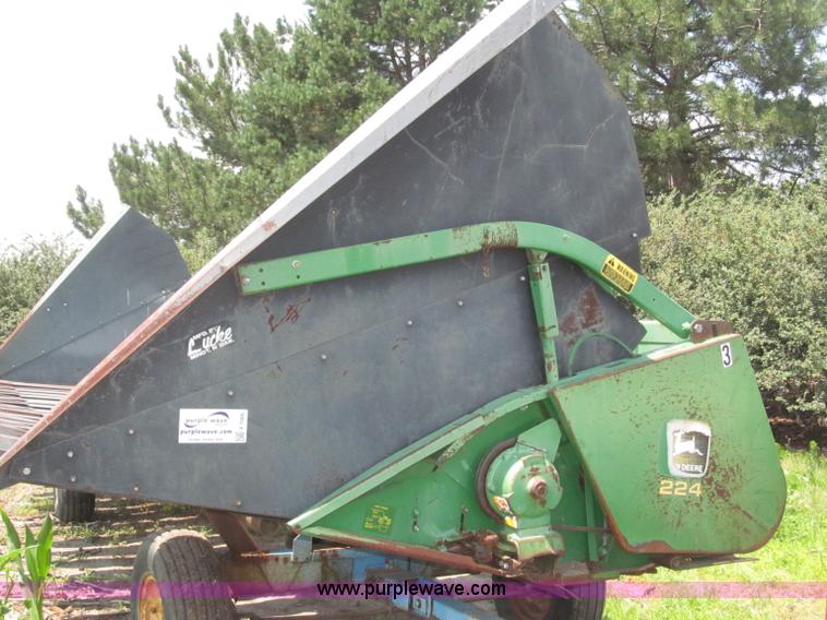 image for item F7005 John Deere 224 rigid platform header