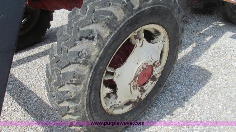 image for item G2029 1980 Belarus 820 MFWD tractor