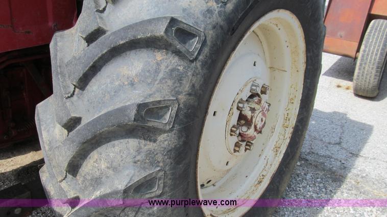 image for item G2029 1980 Belarus 820 MFWD tractor