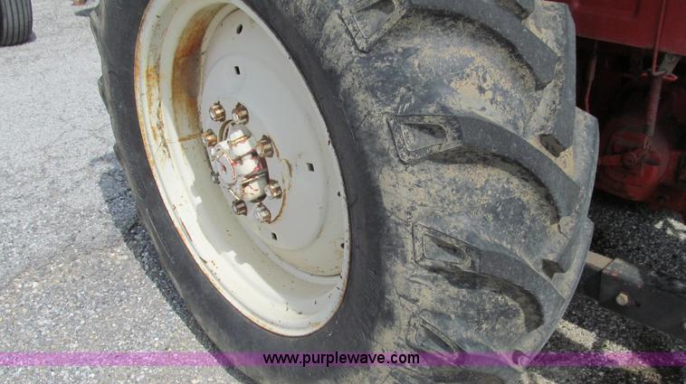 image for item G2029 1980 Belarus 820 MFWD tractor