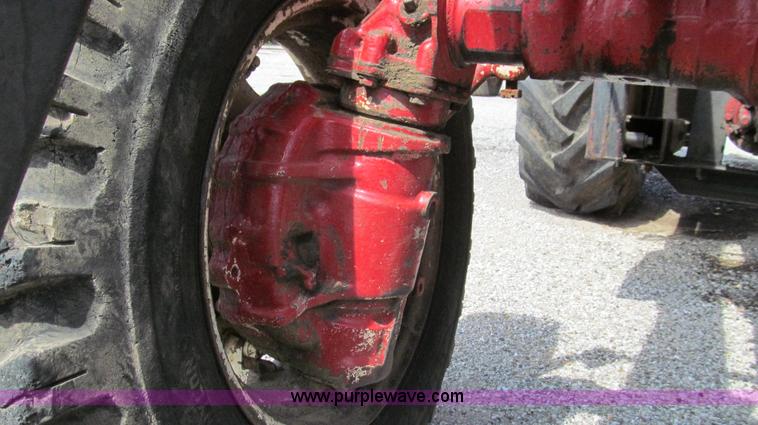 image for item G2029 1980 Belarus 820 MFWD tractor