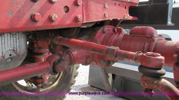 image for item G2029 1980 Belarus 820 MFWD tractor