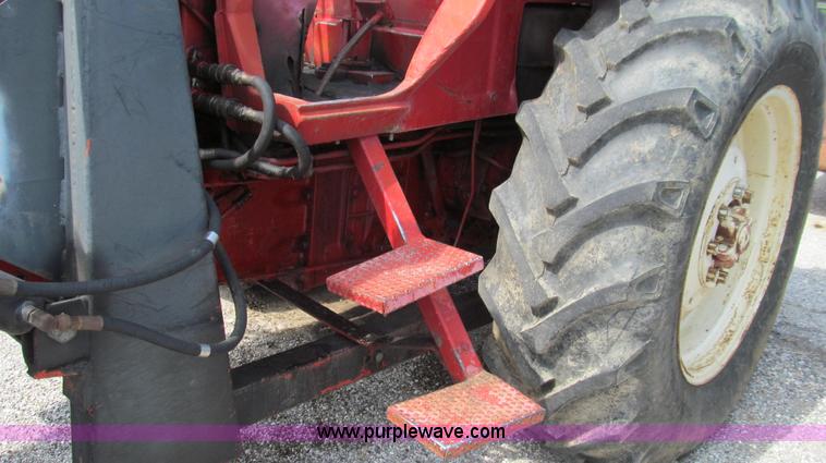 image for item G2029 1980 Belarus 820 MFWD tractor