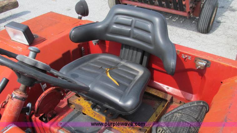 image for item G2029 1980 Belarus 820 MFWD tractor