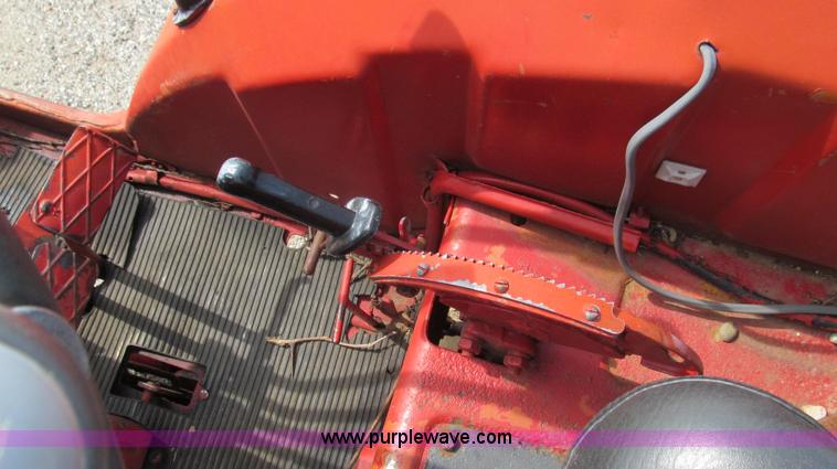 image for item G2029 1980 Belarus 820 MFWD tractor