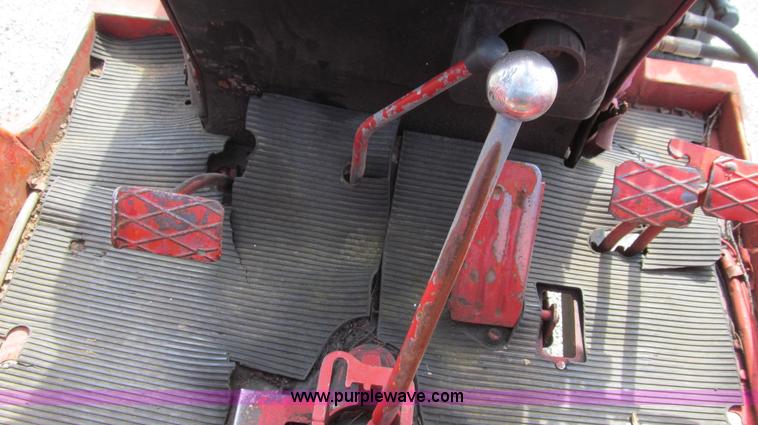 image for item G2029 1980 Belarus 820 MFWD tractor