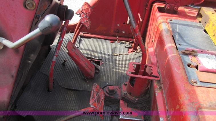 image for item G2029 1980 Belarus 820 MFWD tractor