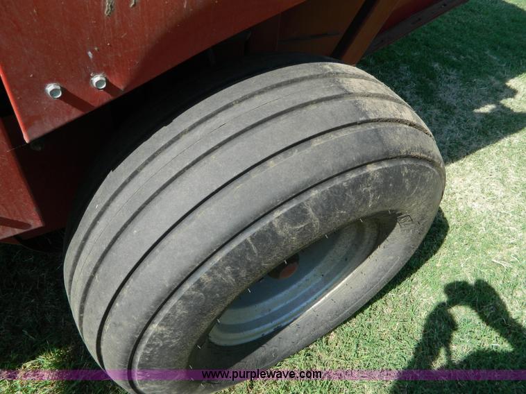 image for item G7890 1994 Case IH 8465 round baler