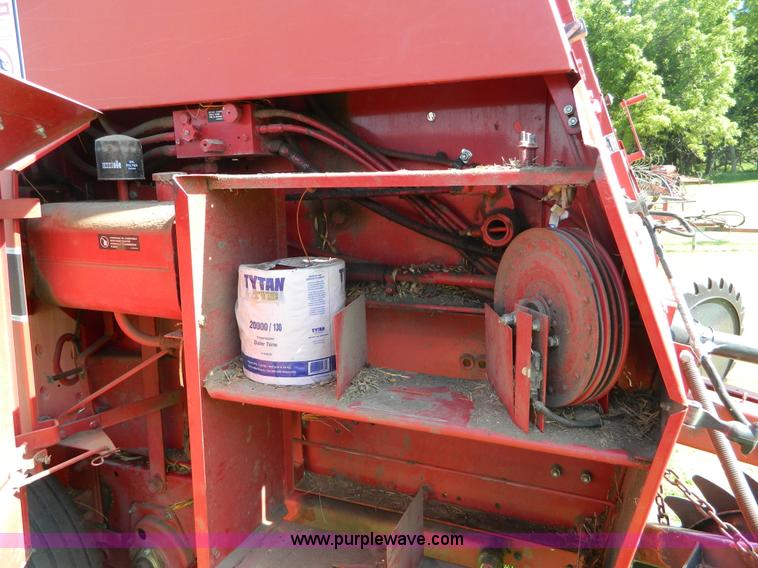 image for item G7890 1994 Case IH 8465 round baler