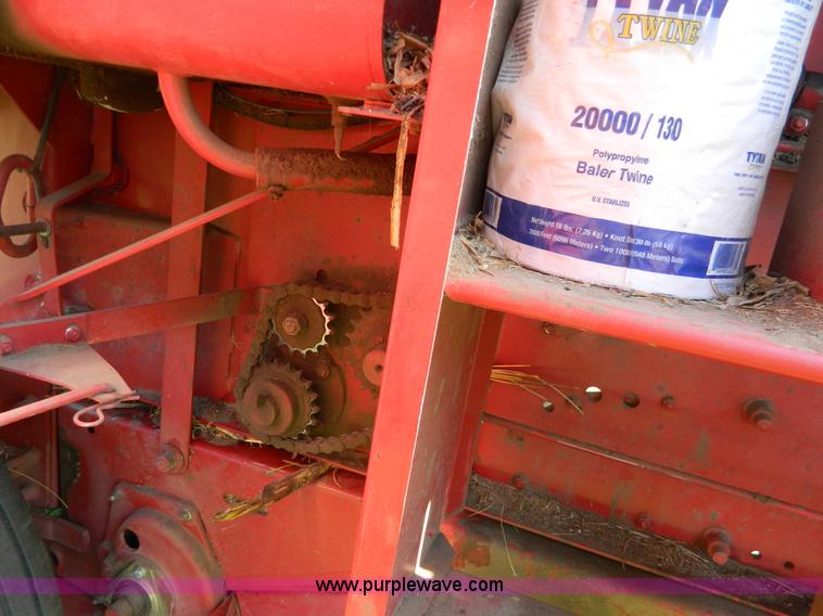 image for item G7890 1994 Case IH 8465 round baler