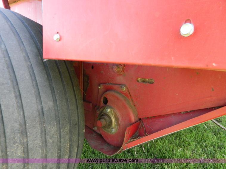 image for item G7890 1994 Case IH 8465 round baler