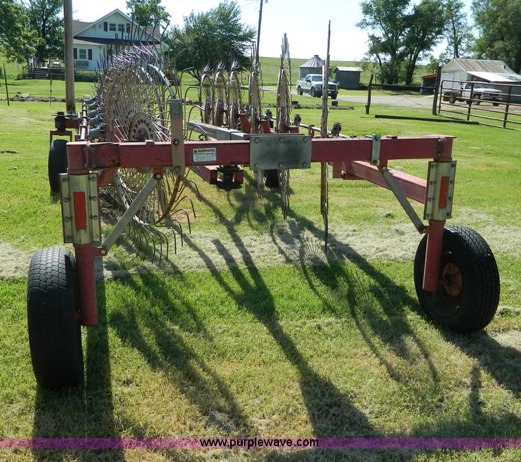 image for item G7891 Gehl 520 12 wheel rake