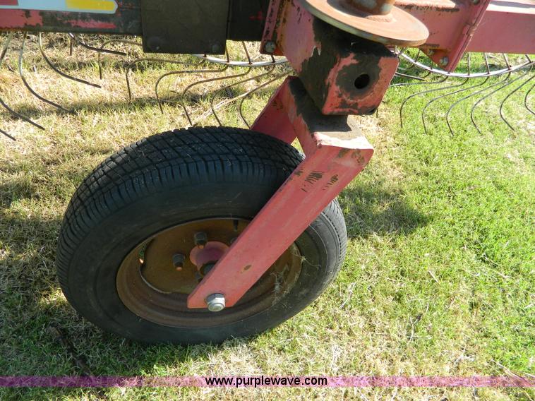 image for item G7891 Gehl 520 12 wheel rake