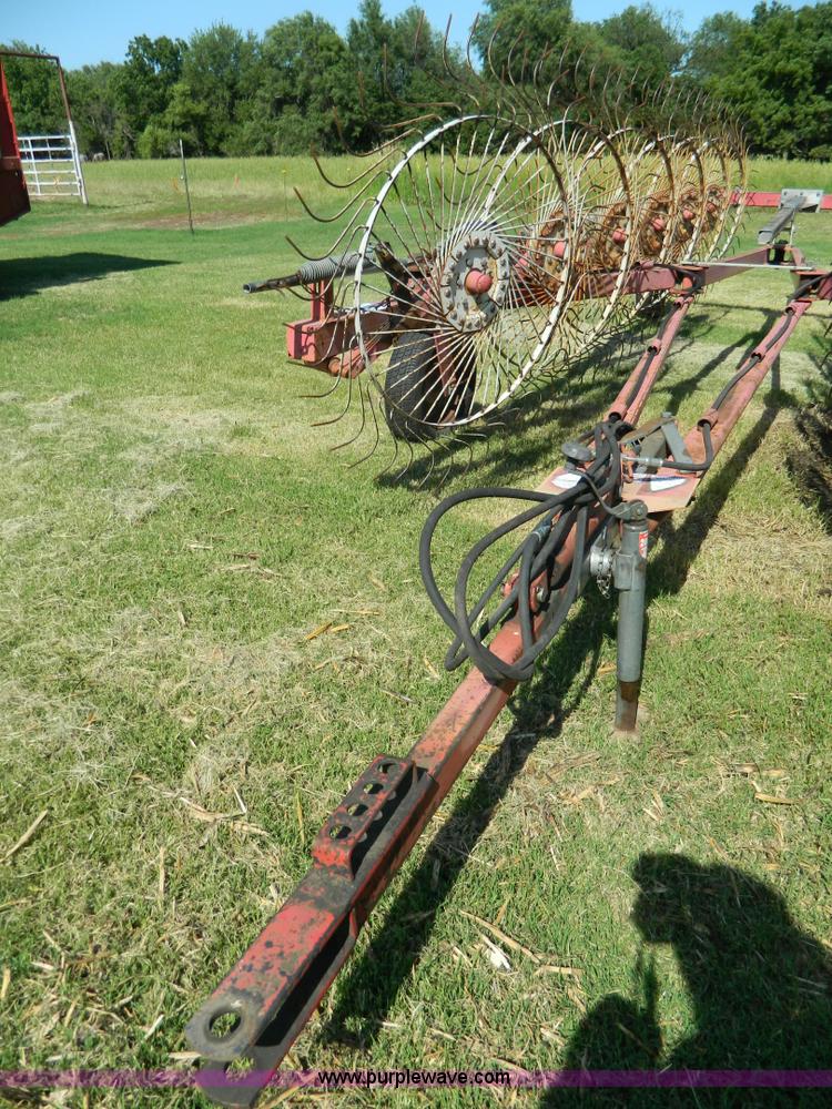 image for item G7891 Gehl 520 12 wheel rake