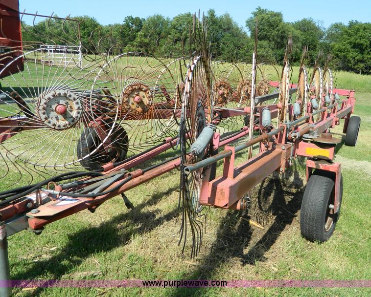 image for item G7891 Gehl 520 12 wheel rake