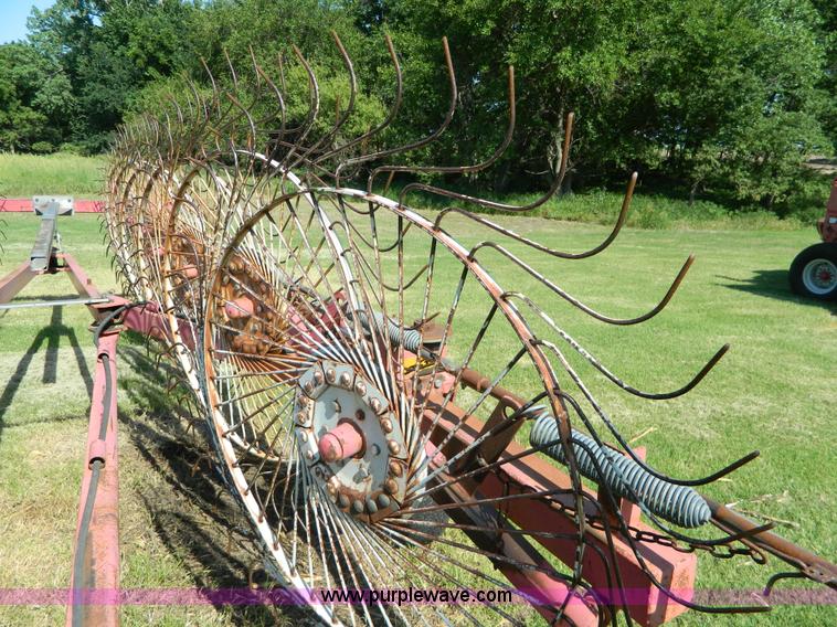 image for item G7891 Gehl 520 12 wheel rake