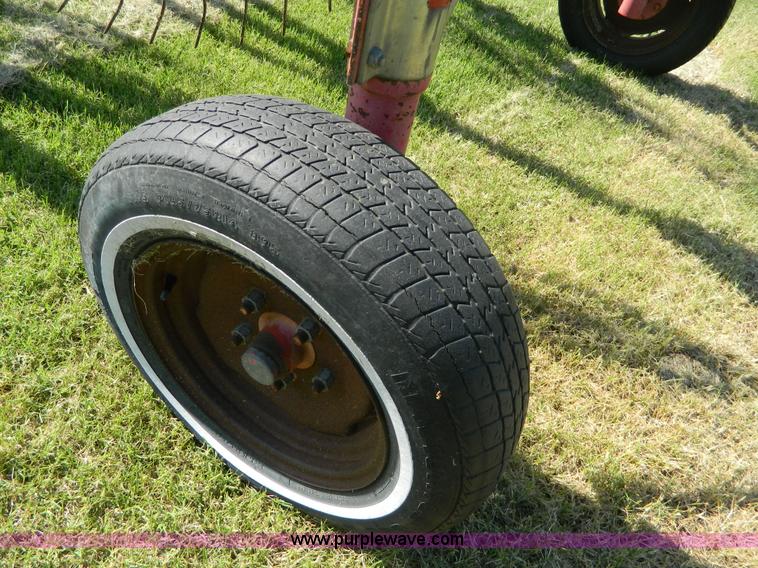 image for item G7891 Gehl 520 12 wheel rake