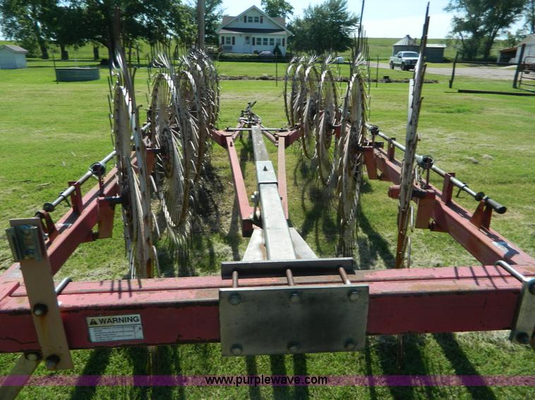 image for item G7891 Gehl 520 12 wheel rake