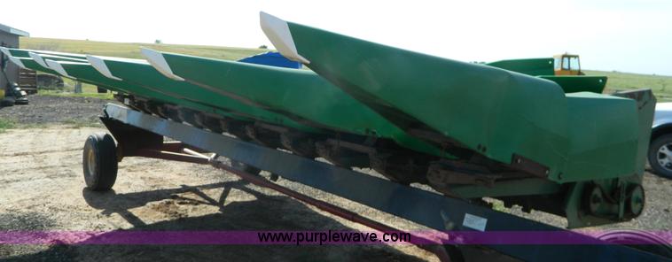 image for item G7897 John Deere corn header