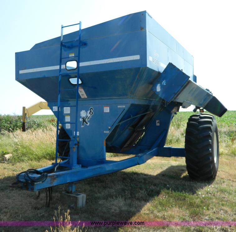 image for item G7942 Kinze 450C grain cart